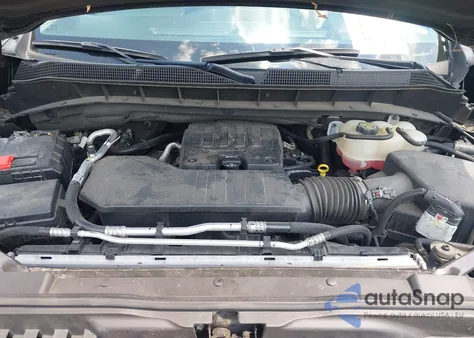 2024 Chevrolet Silverado 1500 4Wd Short Bed Custom z USA, uszkodzony, nr VIN 3GCPDBEK8RG107735